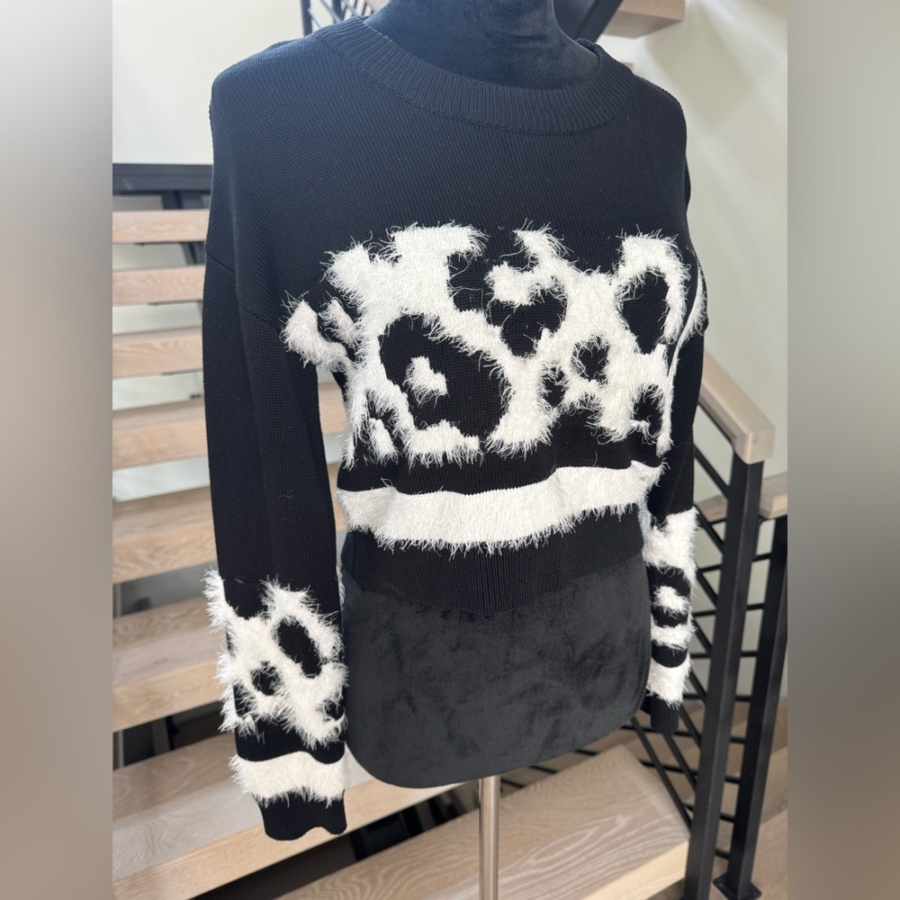 New Black and White Animal Print Sweater size S - Picture 6 of 9